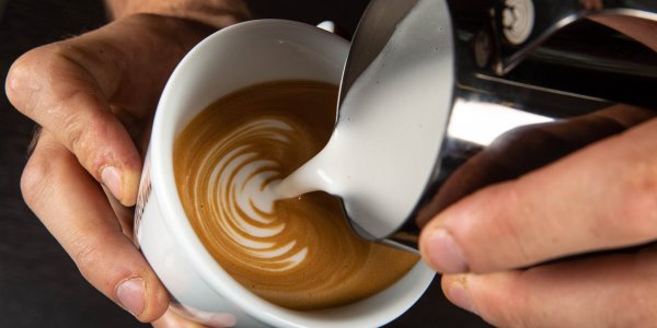 Making cappuccino with Brasilmoka coffee